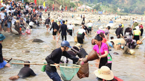 Tháng Tư về, khám phá lễ hội Then Kin Pang