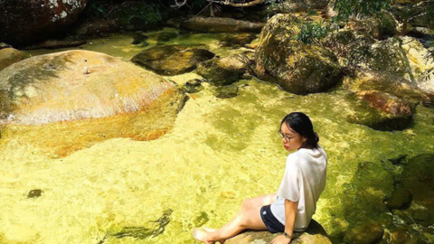 Tắm thác ở Bắc Ninh trốn nóng dịp nghỉ lễ 30.4 - 1.5