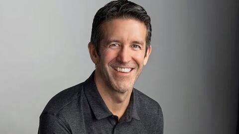 John Ternus, người thay Tim Cook điều hành Apple là ai?