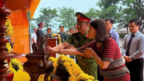 An táng 8 hài cốt liệt sĩ tại Khe Sanh