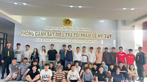 Ca sĩ Long Nhật và Sơn Ngọc Minh bị bắt trong đường dây ma túy lớn tại TP Hồ Chí Minh