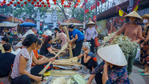 Khám phá nét độc đáo phiên chợ nón làng Chuông ở Hà Nội