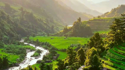 Sa Pa vào mùa đẹp nhất, khách du lịch đổ về giữa cao điểm hè