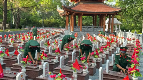 Quảng Trị khuyến khích đôi uyên ương dâng hoa tri ân liệt sĩ trong ngày cưới