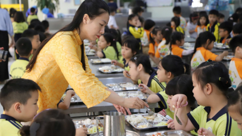 Dự kiến miễn thuế đối với doanh nghiệp cung cấp suất ăn cho trường học, bệnh viện
