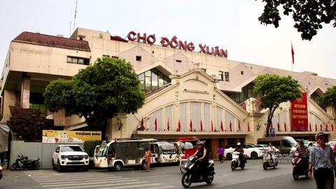Check-in 3 khu chợ giúp du khách khám phá một Hà Nội rất khác