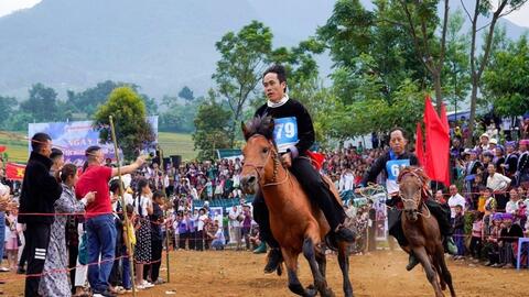 Ngược rẻo cao vui hội đua ngựa Tả Lèng