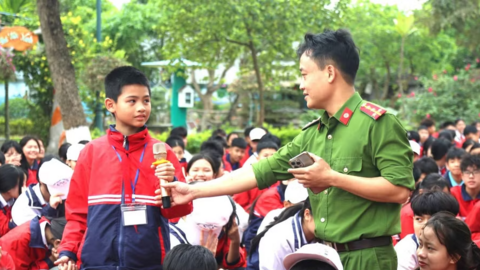 Xây dựng trường học không khói thuốc: Bắt đầu từ cổng trường an toàn