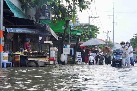 Gia tăng bệnh về da trong mùa mưa, triều cường ở TPHCM