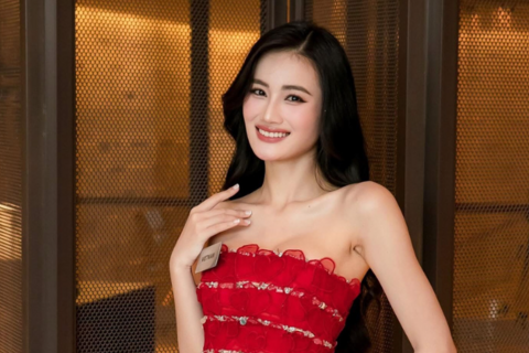 Hoa hậu Ý Nhi tự tin xuất hiện trên kênh tin tức lớn của Ấn Độ