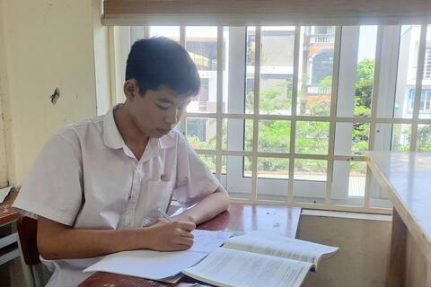 Cậu học trò kém may mắn và thử thách trước ngưỡng cửa THPT