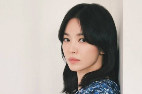 Thời trang tối giản của Song Hye Kyo nhận mưa lời khen
