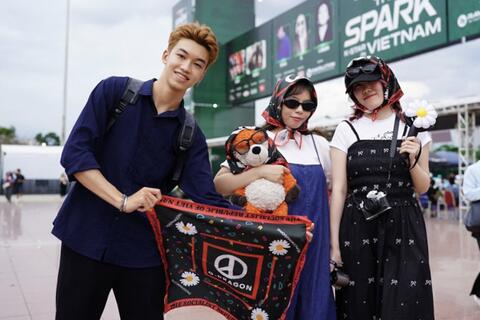 Concert của G-Dragon ở Hà Nội gây sốt, fan đổ xô đặt vé máy bay sớm 4 tháng