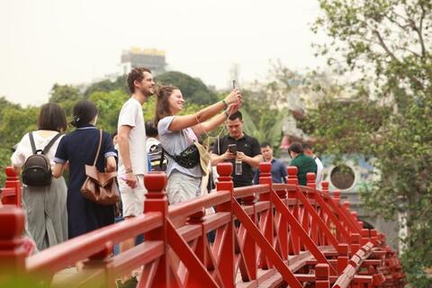 Người Philippines mổ xẻ lý do khách quốc tế đổ xô đến Việt Nam, Thái Lan