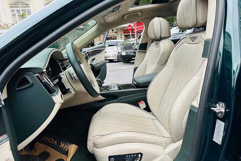 Bentley Flying Spur V8 màu độc lạ tái xuất thị trường xe cũ tại TPHCM