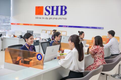Ngân hàng tăng tốc cho vay và nỗi lo bộ đệm vốn mỏng