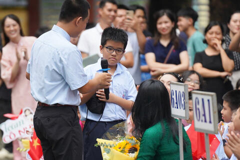 Nụ cười tươi rói ngày tựu trường của học sinh lớp 6
