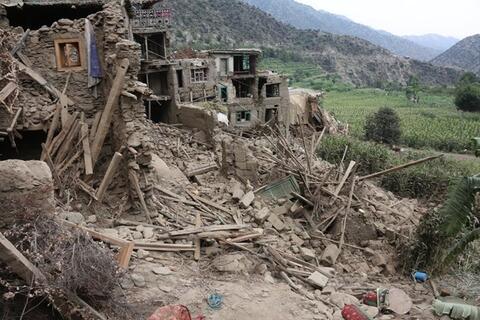 Afghanistan tan hoang vì động đất liên hoàn, hơn 2.200 người chết