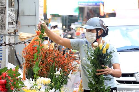 Giá cả ổn định, sức mua tăng trong ngày Rằm tháng Bảy