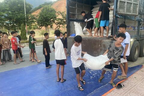 Hỗ trợ hơn 7.177 tấn gạo dự trữ quốc gia cho học sinh, học viên
