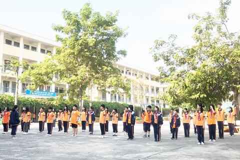 Đồng phục học sinh: Càng đa dạng, càng lãng phí