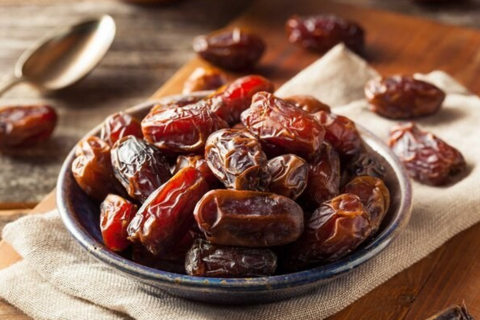 So sánh chất xơ, vitamin và dinh dưỡng giữa chà là tươi và chà là khô