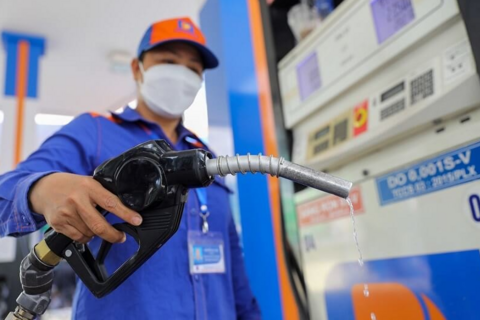 Giá xăng dầu hôm nay 17/10: Trái chiều xăng tăng, dầu giảm