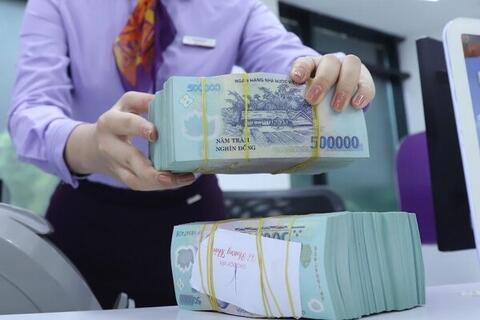 NHNN bơm ròng gần 9.000 tỷ đồng, lãi suất liên ngân hàng neo cao nhất hơn hai tháng