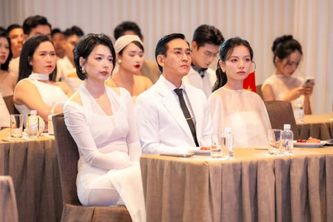 Hứa Vĩ Văn hội ngộ Lê Hạ Anh sau “cơn sốt” của “Mưa đỏ”