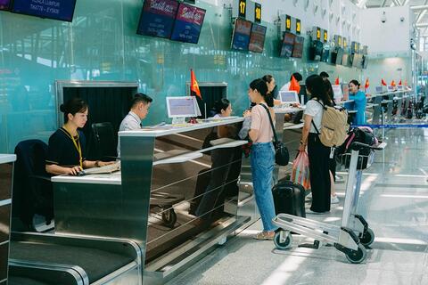 Bão số 12 Fengshen ảnh hưởng 5 sân bay ở Việt Nam
