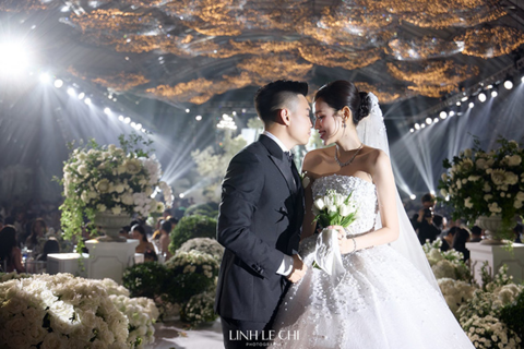 Sự tương đồng thú vị giữa lễ cưới của Hoa hậu Đỗ Thị Hà, Hoa hậu Đỗ Mỹ Linh