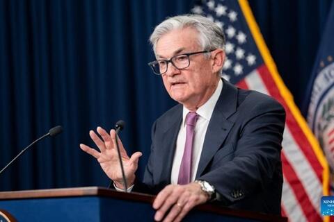 Fed hạ lãi suất nhằm đối phó nền kinh tế bất ổn