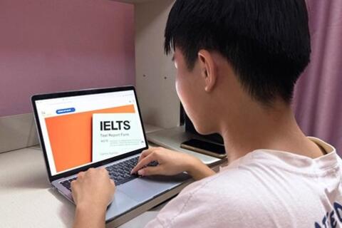 Phụ huynh, học sinh sẵn sàng chi gần trăm triệu đồng ôn thi IELTS