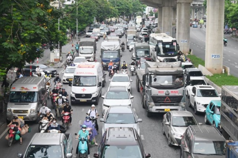 Điều chỉnh giờ học, giờ làm có thể triển khai ngay để giảm ùn tắc giao thông