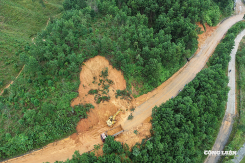 Sạt lở khối lượng lớn, giao thông Trung Bộ thiệt hại nghiêm trọng