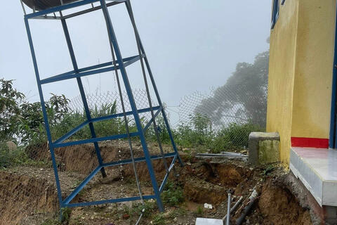 Điểm trường bị sạt lở, 34 học sinh xã Trà Linh phải di dời khẩn cấp