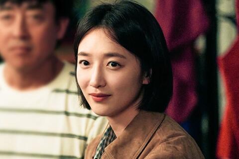 Chuyện tình được chú ý của Lee Je Hoon và Pyo Ye Jin ở phim Taxi Driver 3