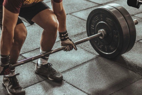 4 lưu ý khi tập tạ giúp bảo vệ khớp gối, tăng cơ