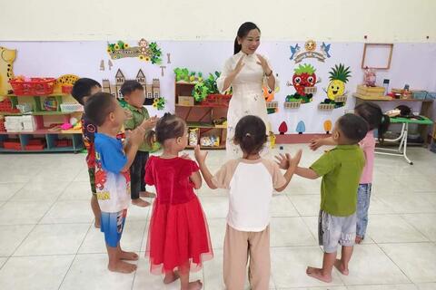 Giáo viên kể chuyện nghề giáo, vượt đèo học tiếng để hiểu học trò