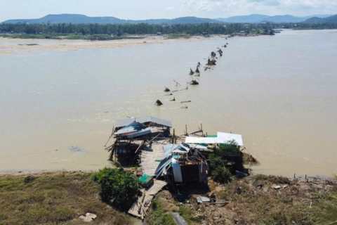 Cầu gỗ Ông Cọp dài nhất Việt Nam sập mất dạng sau bão lũ