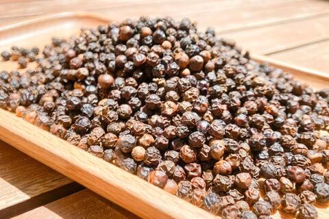 Giá tiêu hôm nay 3/12/2025: Chuỗi giảm kéo dài