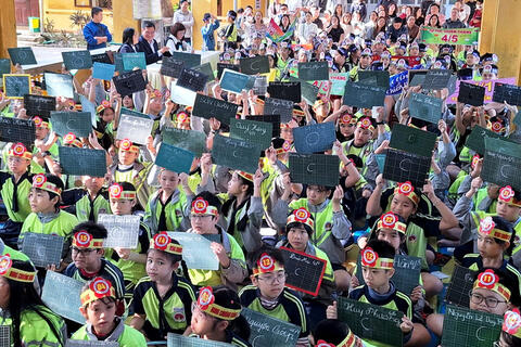 Học sinh tiểu học Huế hào hứng thi tài nâng cao kỹ năng tiếng Anh