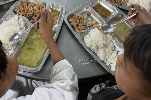 Đóng tiền "Nuôi em" nửa năm mới nhận mã, ít được cập nhật thông tin