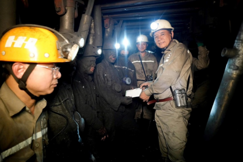 Đau đầu tuyển và giữ chân thợ lò