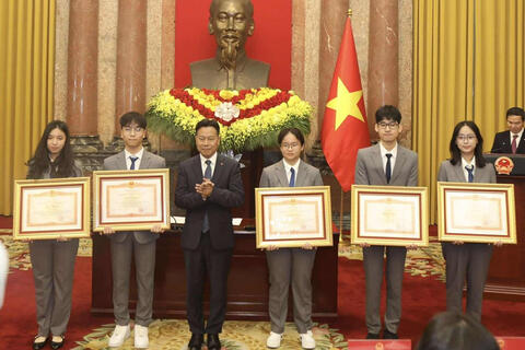 Nóng trong tuần: Quốc hội thông qua 3 luật, 2 nghị quyết về giáo dục