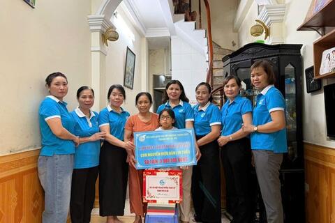 "Mẹ đỡ đầu" - Điểm tựa yêu thương chắp cánh ước mơ