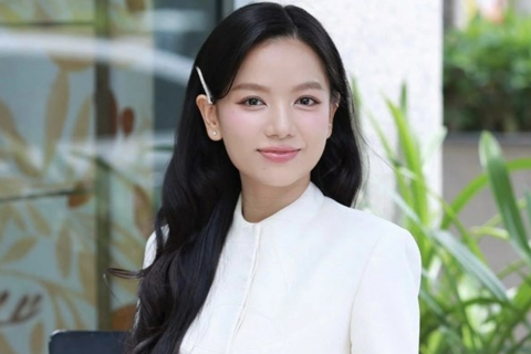 "Cô lái đò" Hạ Anh nói về cát-xê sau khi Mưa đỏ thắng lớn