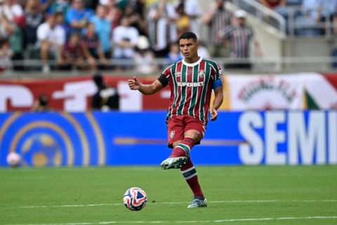 Huyền thoại Chelsea tái xuất sân cỏ châu Âu