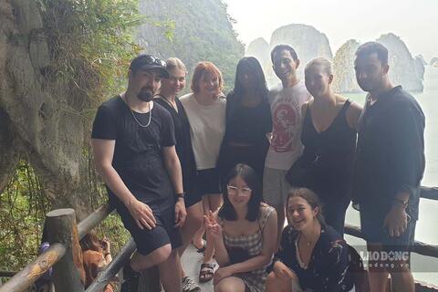 Vịnh Hạ Long đón trên 10.000 khách quốc tế một ngày