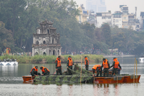 Màn bắn pháo hoa đặc biệt ở hồ Hoàn Kiếm chào năm mới 2026